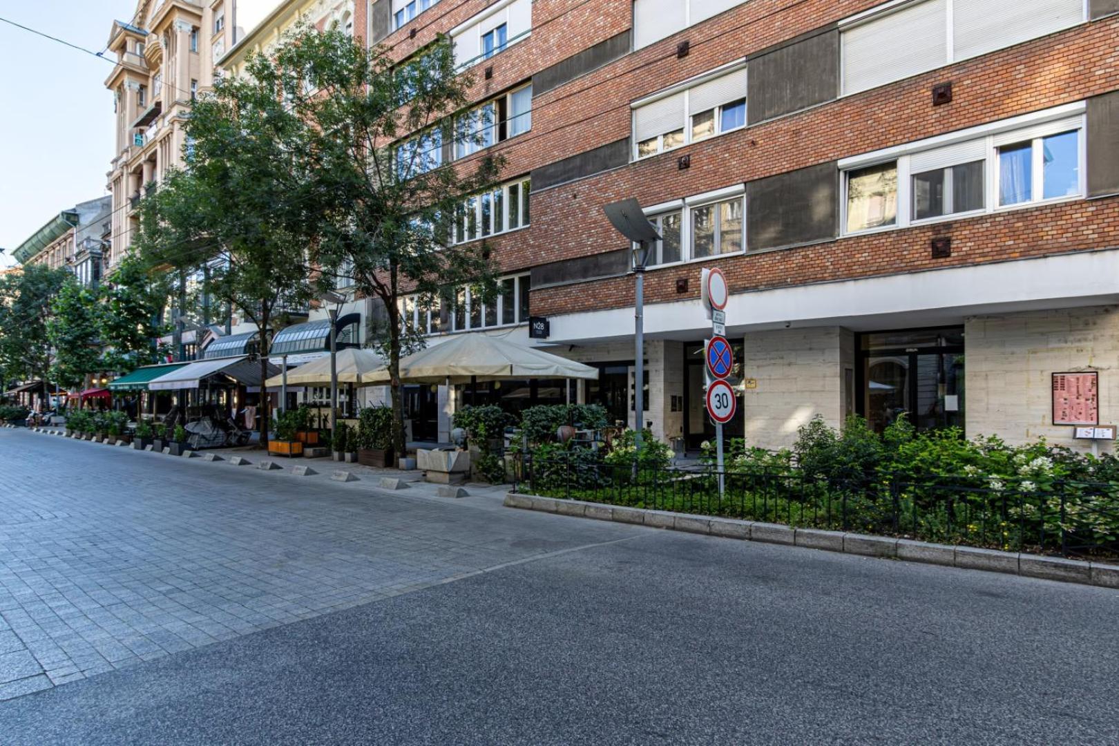 Oasis Apartment On The Broadway With Ac Βουδαπέστη Εξωτερικό φωτογραφία